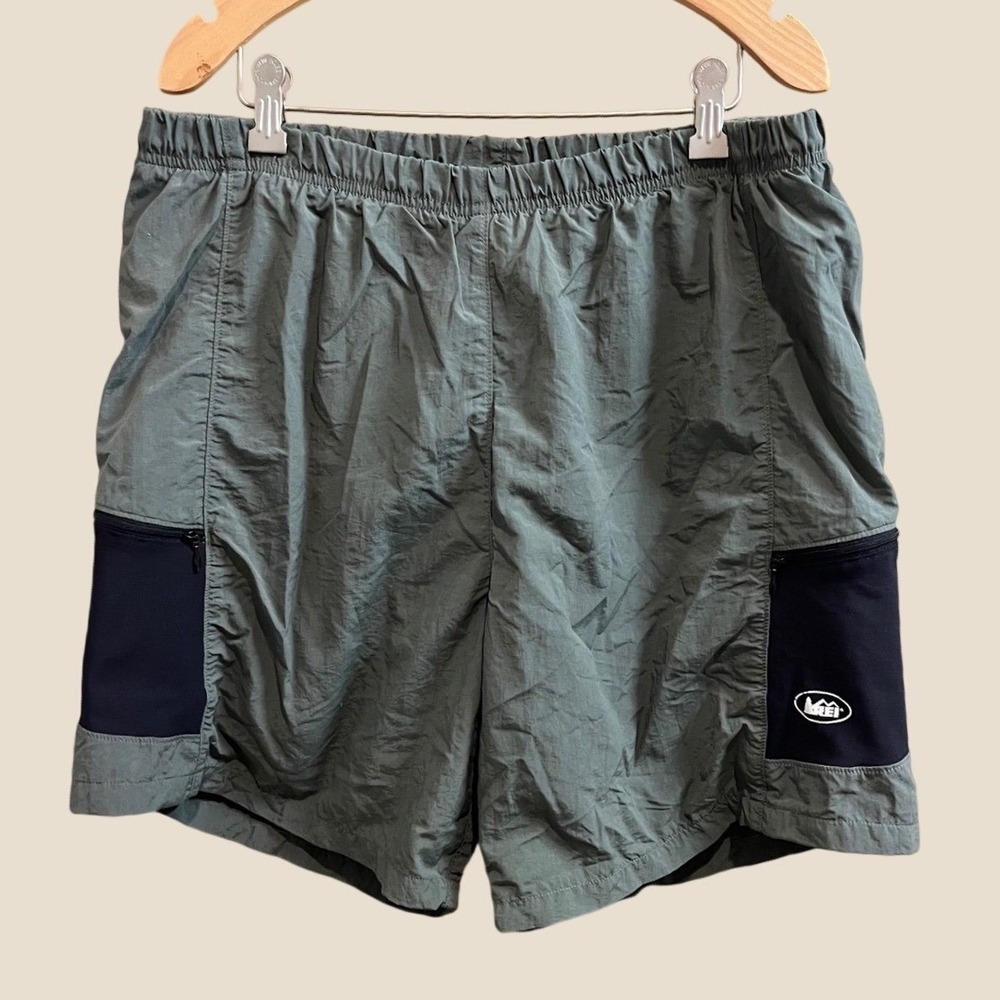 REI Hiking Shorts Mens Large Green Nylon Elastic Waist Mesh Lined Zip Pocket
